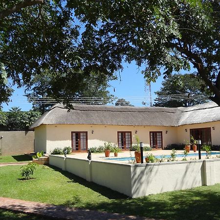 Mandebele Lodge Victoria Falls Ngoại thất bức ảnh